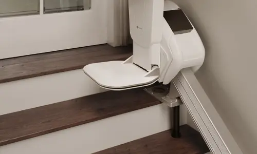 A stairlift footrest that is almost align with the landing to ensure low intrusion for easy access.