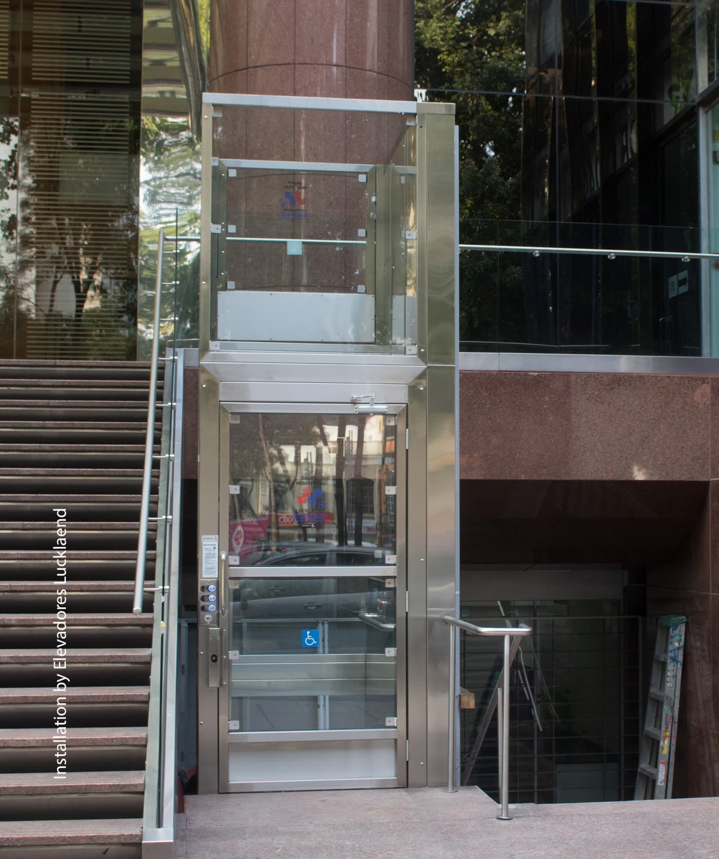 V1504 Lux hydraulic platform lift Savaria Accessibility Products