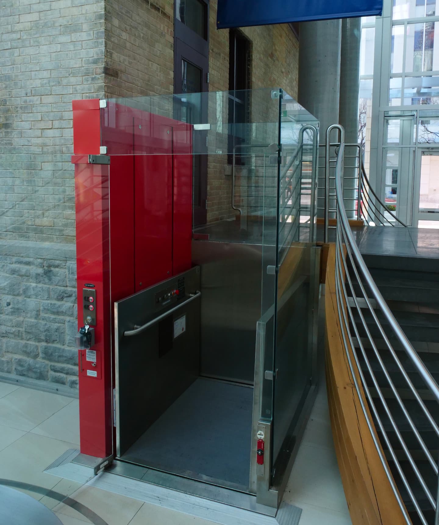 Savaria V-1504 Prestige Vertical Platform Lift 4