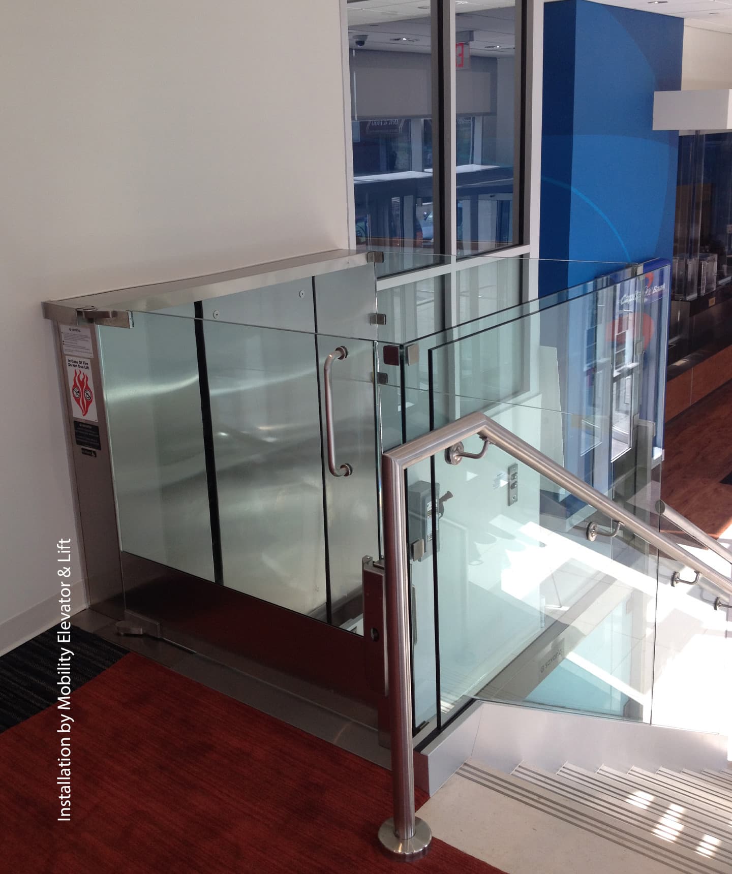 Savaria V-1504 Prestige Vertical Platform Lift 3