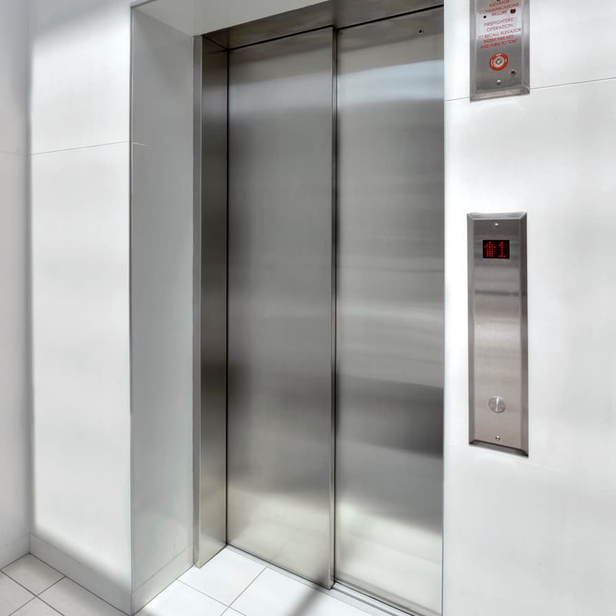 Orion MRL LU/LA elevator for lowrise commercial buildings Savaria